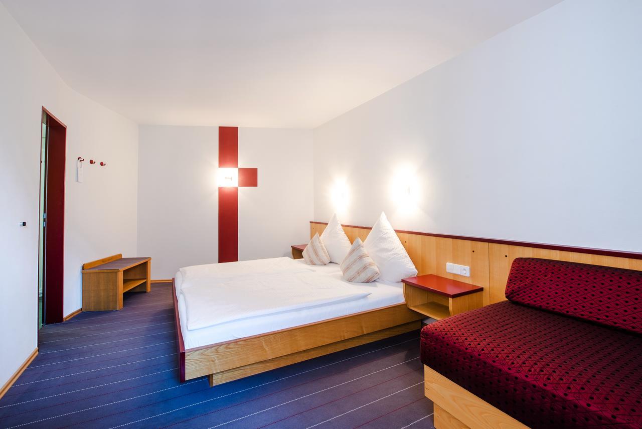Hotel Gasthof Zum Roessle Altenstadt  Bagian luar foto