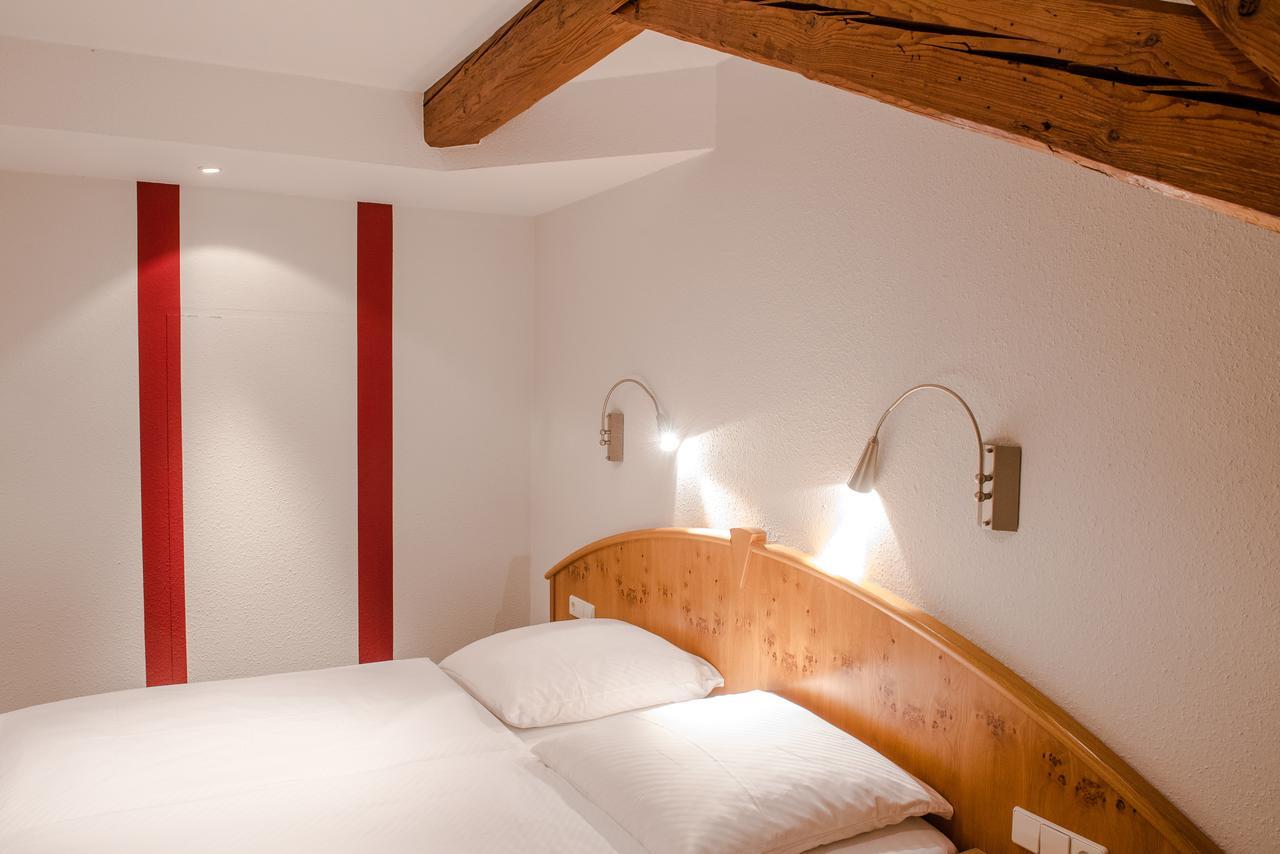 Hotel Gasthof Zum Roessle Altenstadt  Bagian luar foto