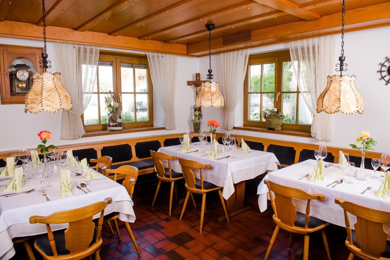 Hotel Gasthof Zum Roessle Altenstadt  Bagian luar foto