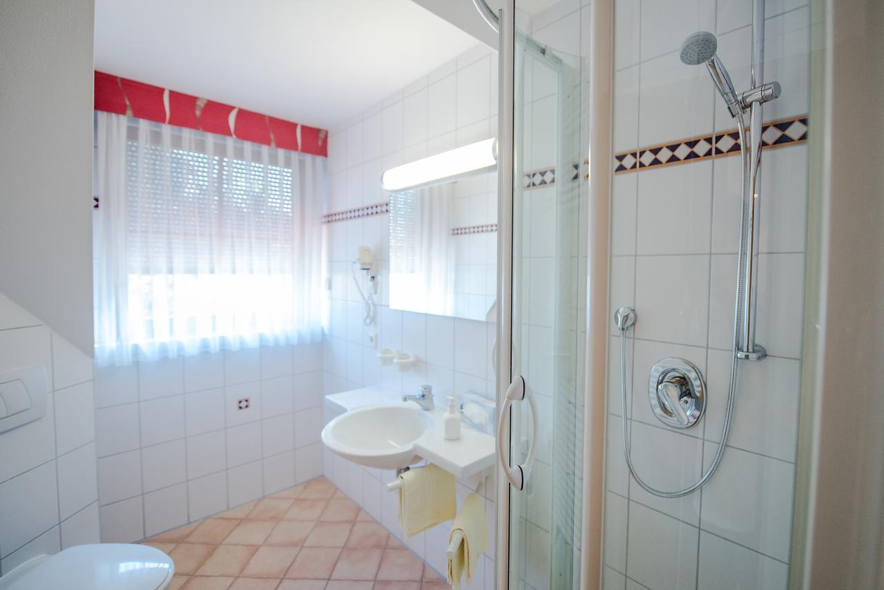 Hotel Gasthof Zum Roessle Altenstadt  Bagian luar foto