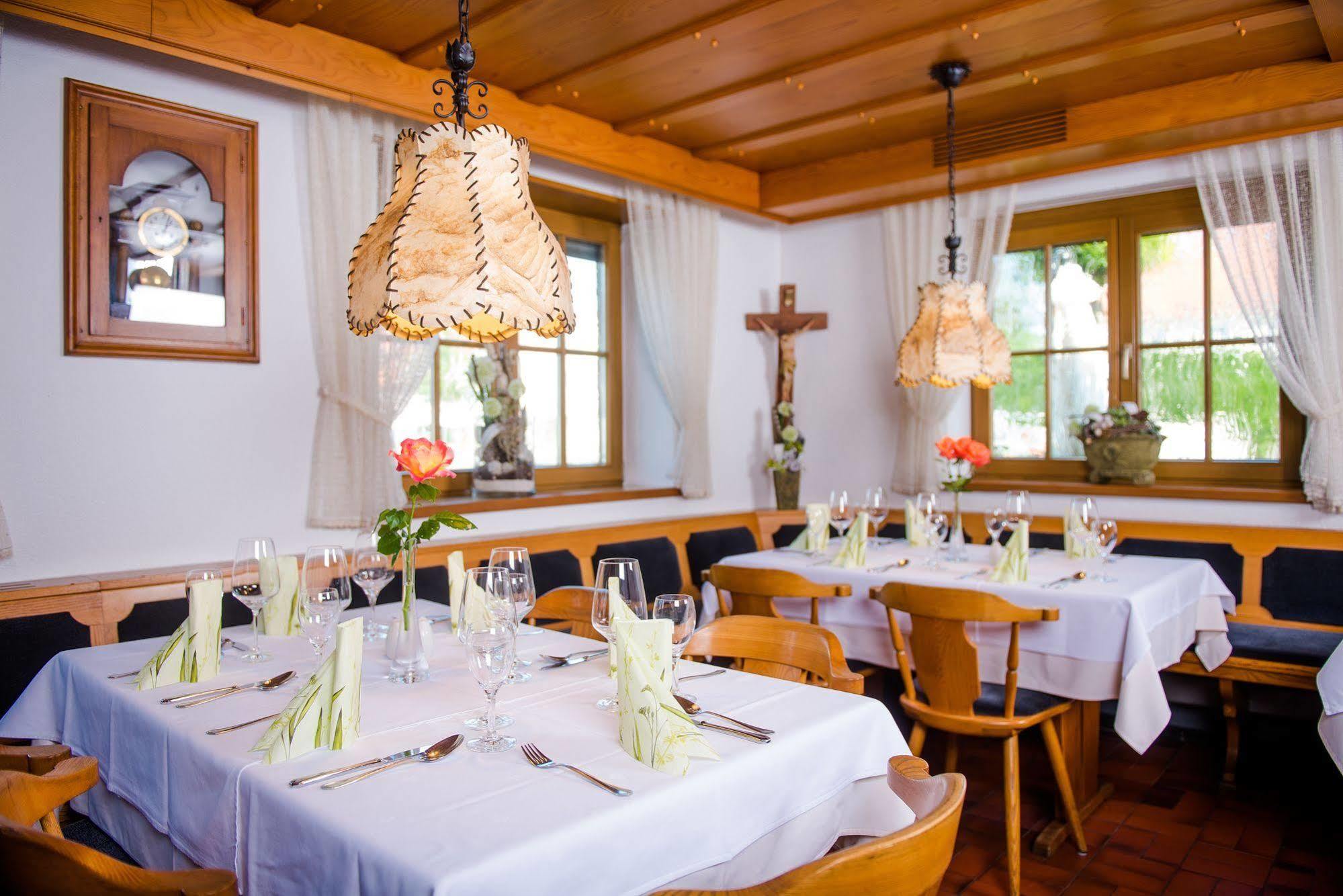 Hotel Gasthof Zum Roessle Altenstadt  Bagian luar foto